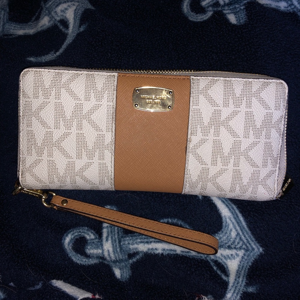 Michael Kors zip wallet/ wristlet